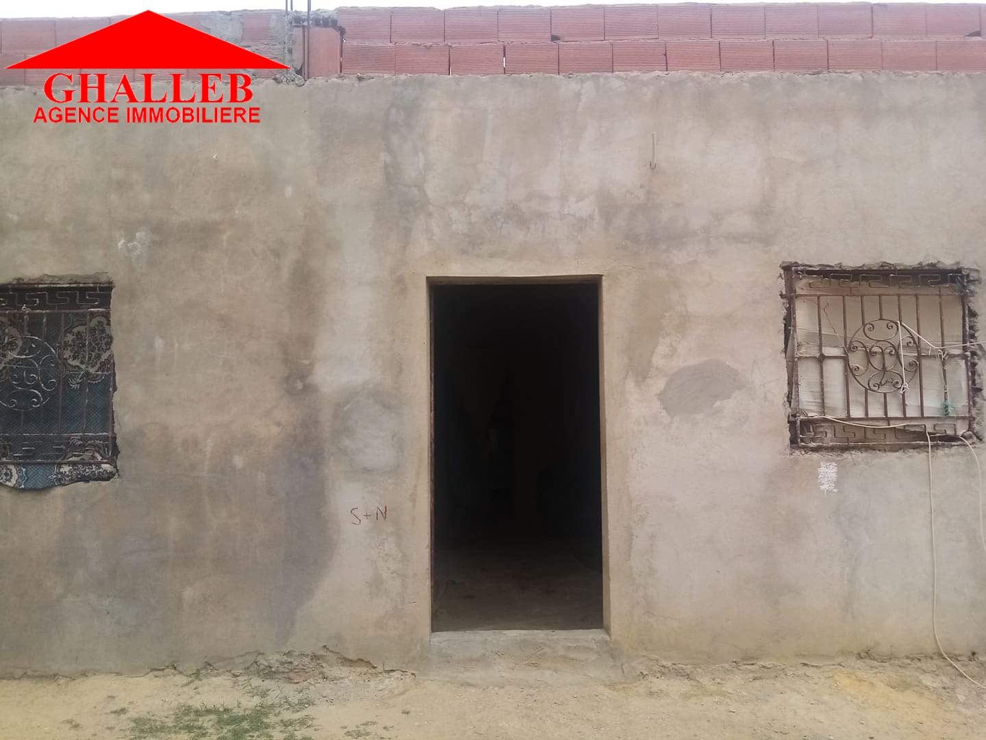 Une maison inachevée a monchar a vendre ra