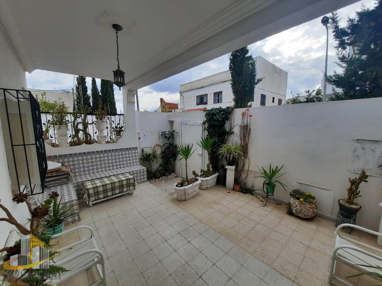 Une villa avec un studio à hammamet nord