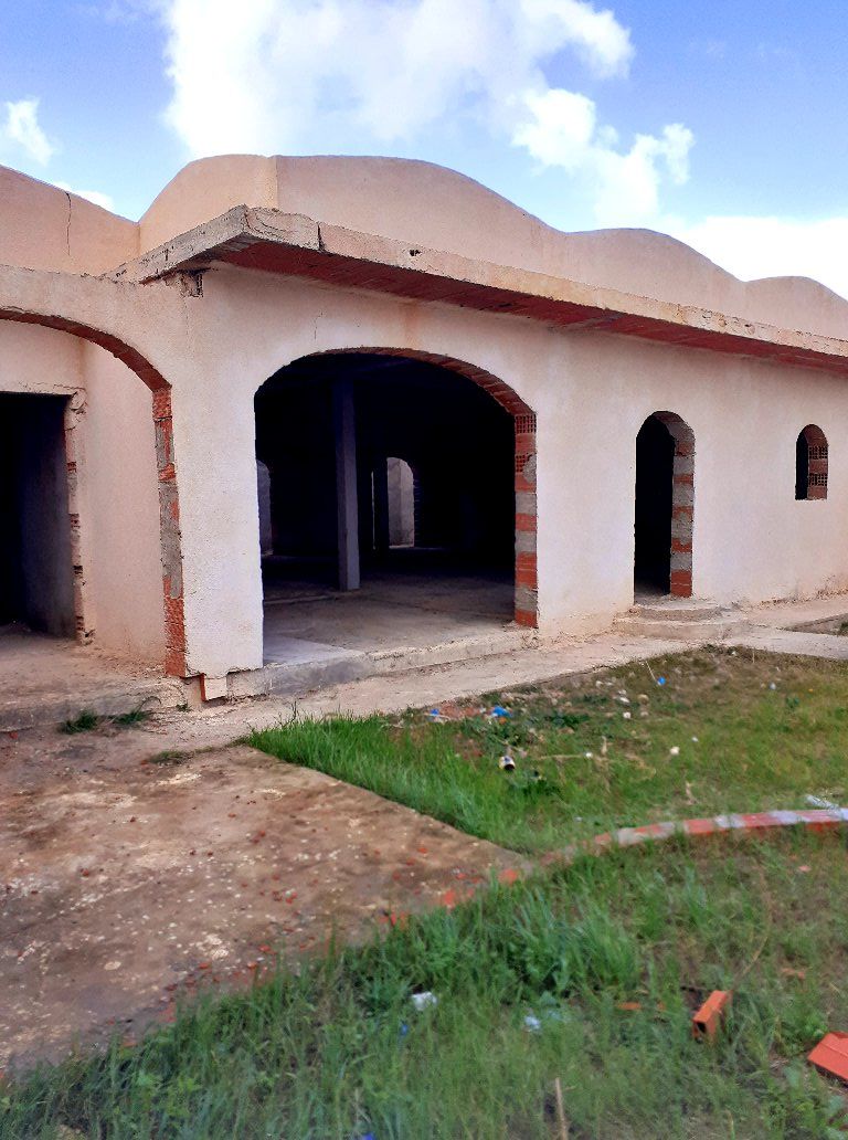 Av grand villa de 400m non fini à hammamet sud
