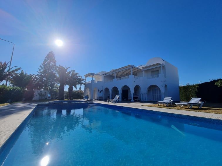 Villa verdoyante villa avec piscine