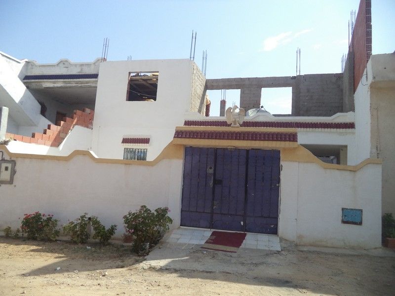 Av maison avec etage non fini de hammamet sud