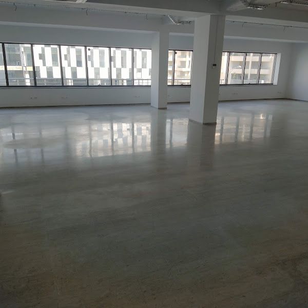 Bureau en open space 351 m² au lac