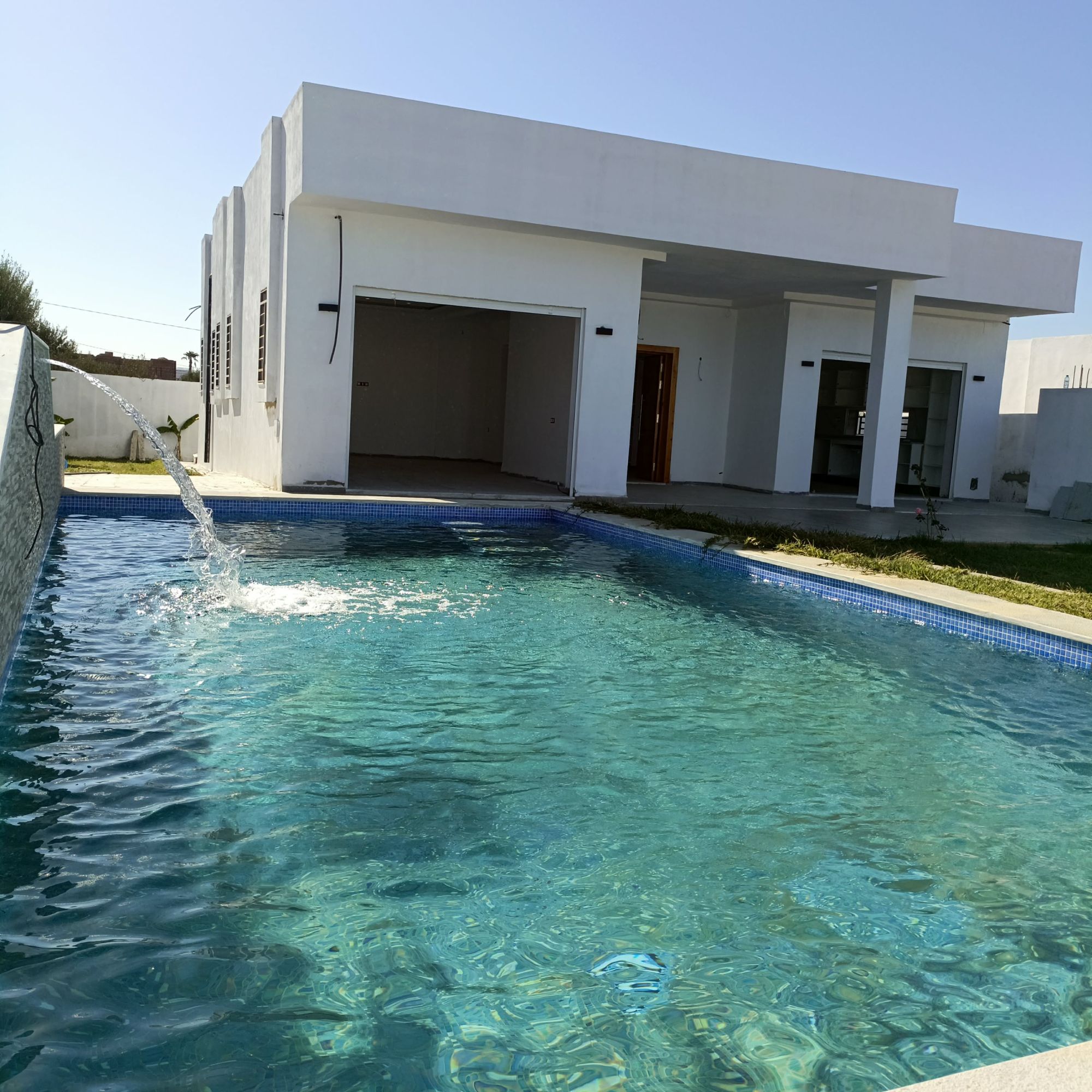 Av belle villa de 500m avec piscine à hammamet sud