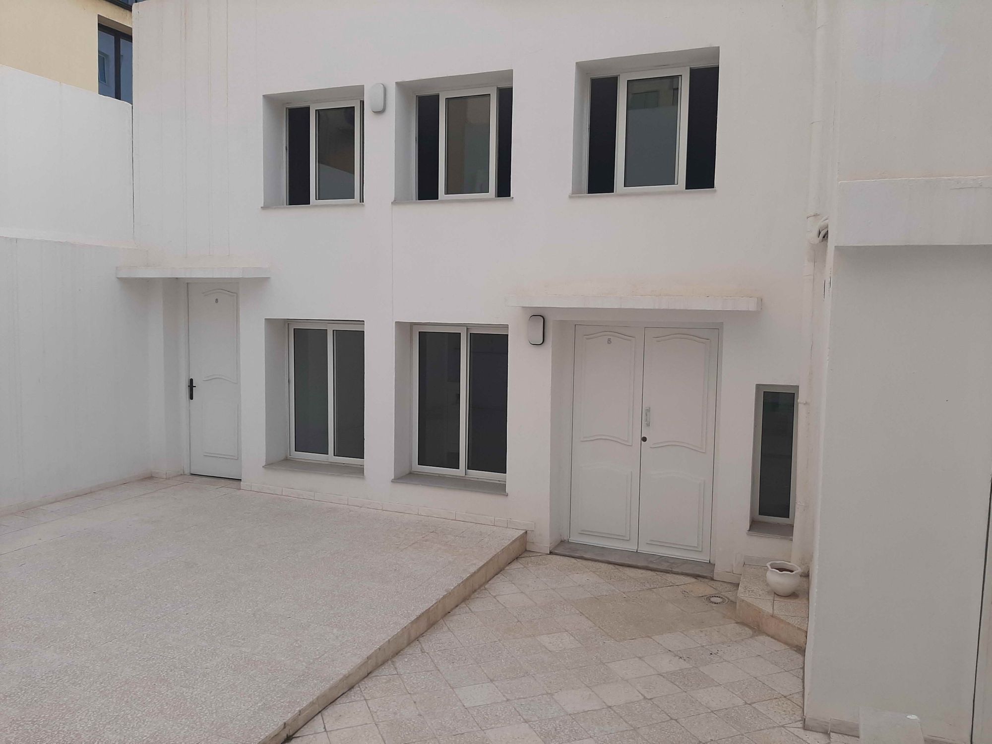 Appartement s+3 usage bureau au centre urbain nord