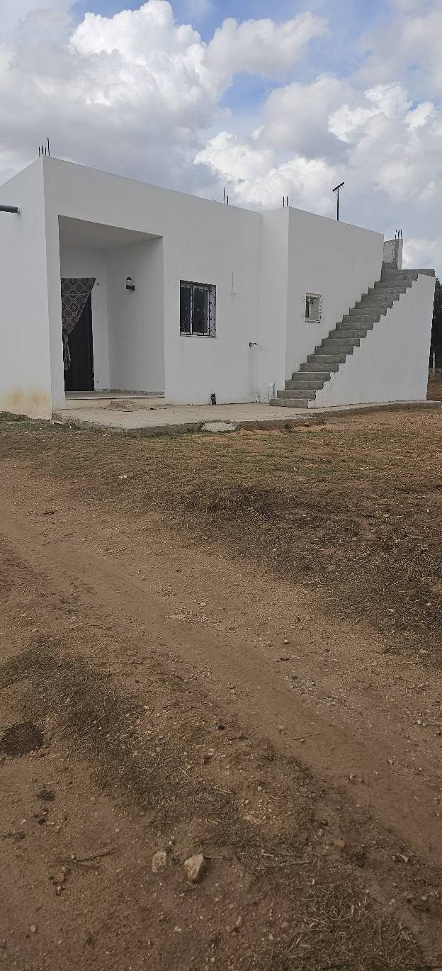 Maison 700m bessbesya