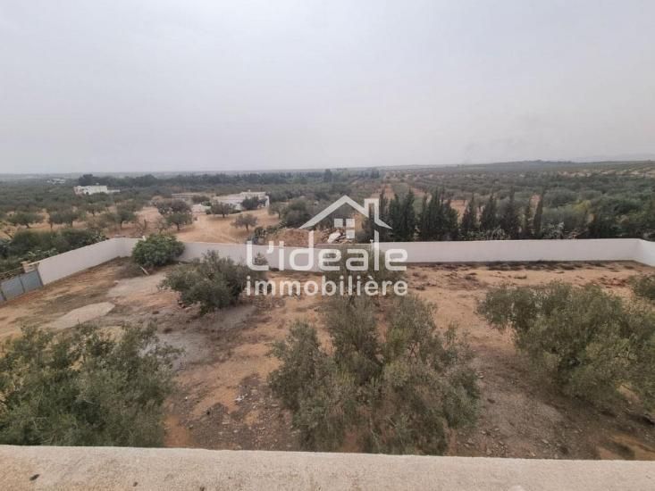 Terrain 1000 m à besbassia