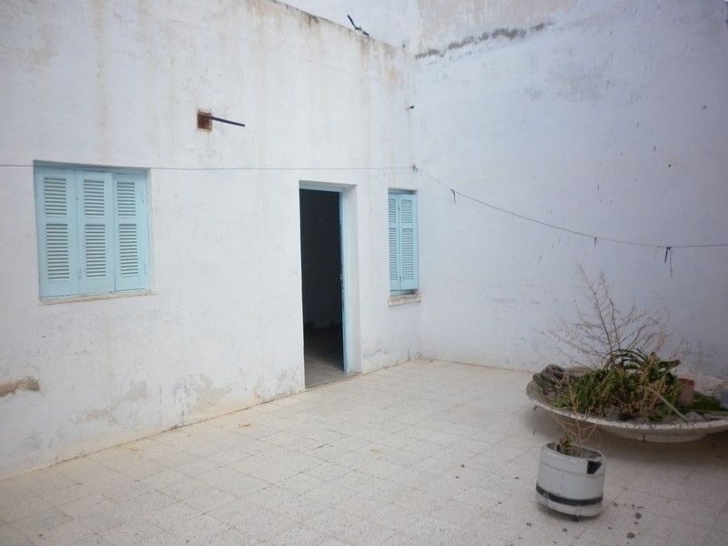 Urgent maison avec studio à hammamet