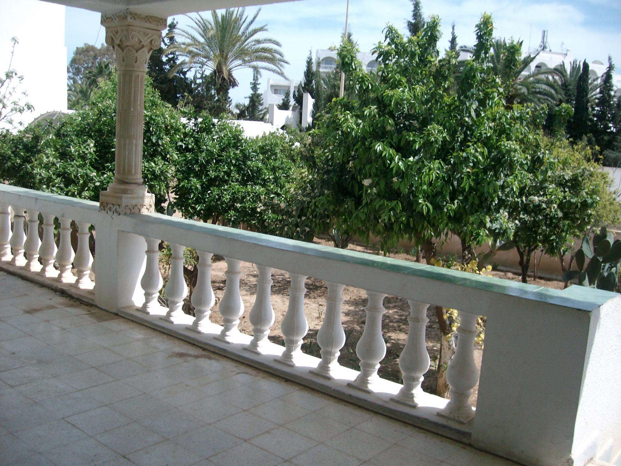 Un rez de chaussée avec jardin dan un emplacement excellent