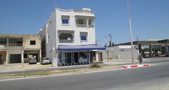 2 appartement magasin en face kiosque totale