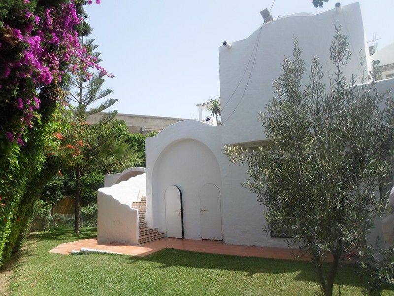Une coquette villa de style hammametois avec une piscine