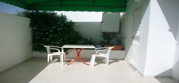 Un joli rez de chaussée avec de l'espace extérieur