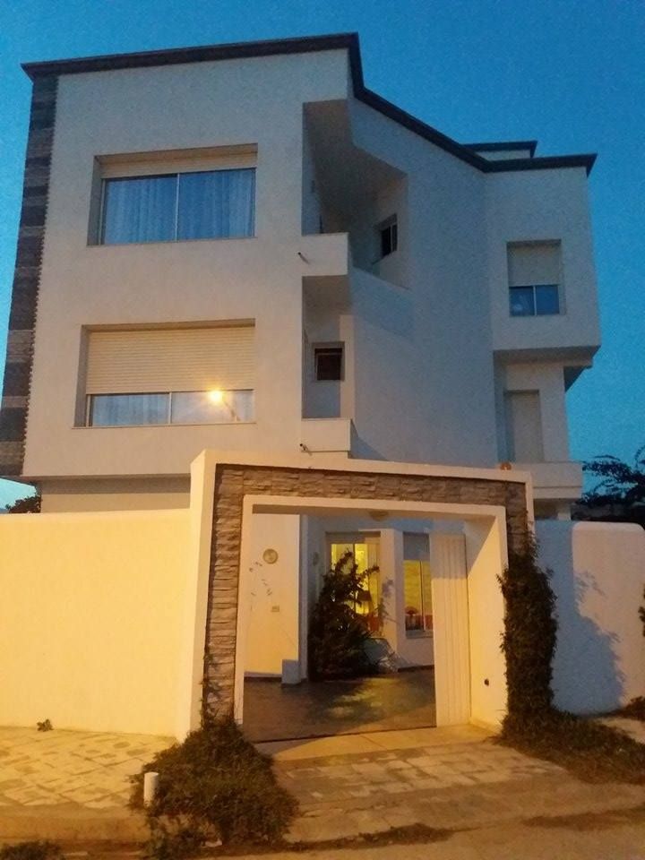 Villa sur 3 niveaux à mrezga