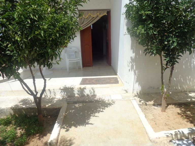 à vendre une maison à 5 km à yassmine hammamet 85md oo