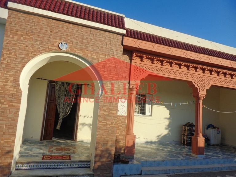 Av maison spacieuse avec garage ttt