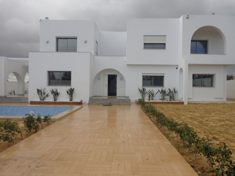 Grande villa spacieuse sur 1000m² y