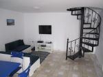 Al studio bien meublé