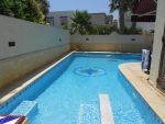 Al villa avec piscine dans rés gardée