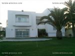 Villa avec piscine au calme