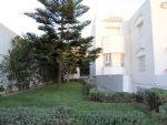 Une grande villa meublée avec jardin et terrasse extérieure