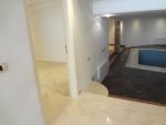 Un joli rez de jardin avec piscine