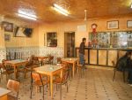 Av fond de commerce café situé dans un endroit de mouvement
