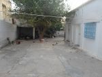 Av maison arabe entourée par un terrasse