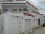 A la gare de hammamet 2 maisons avec garage