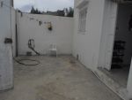 Av une maison dans un quartier calme et populaire