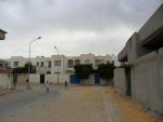 Un terrain de 500 m2 + 2 appartements incompletes