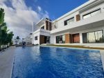 Une belle villa avec une vue mer imprenable
