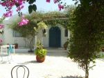 Une belle et grande villa située à la campagne