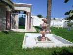 Av une grand villa dans une zone résidentielle et touristique