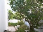 Villa dans une quartier residentielle ,proximité des hotels a deux pa s de la plage,pas loin des commerces. prix negociable